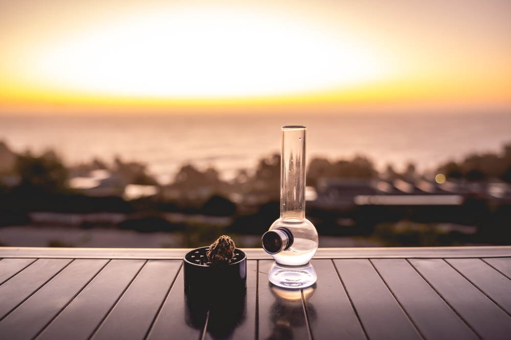 marijuana pipe for smoking for first-time or beginner smokers who want to know what to expect and control how much they consume